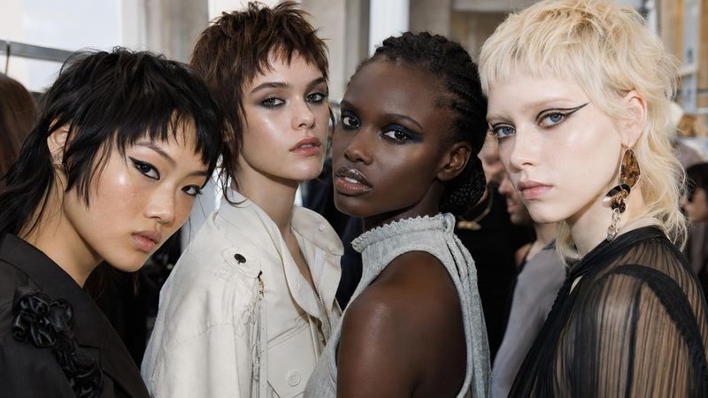 These weekly celebrity beauty galleries hide a career shortcut models use to build a signature look clients remember