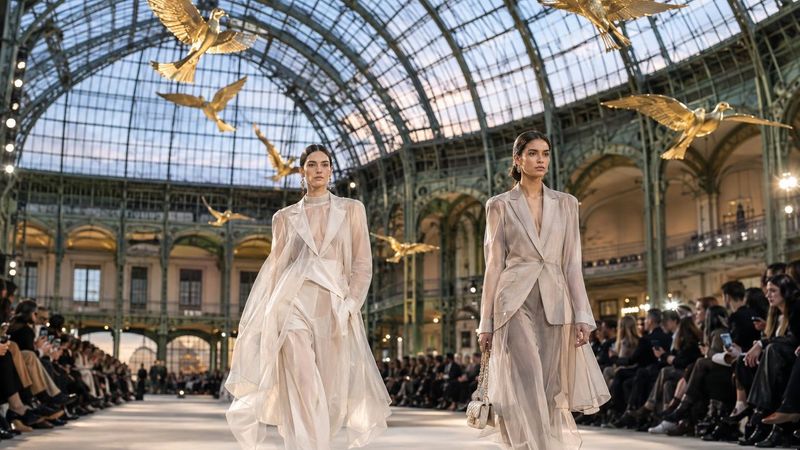 Chanel SS27: Dyanira Hurbuscher Opened With Coco Chanel's 2.55 — and the Cast Is the Booking Signal to Watch